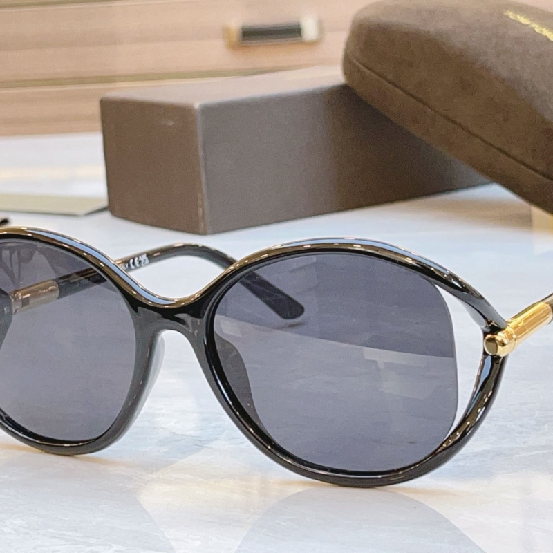 TOM FORD